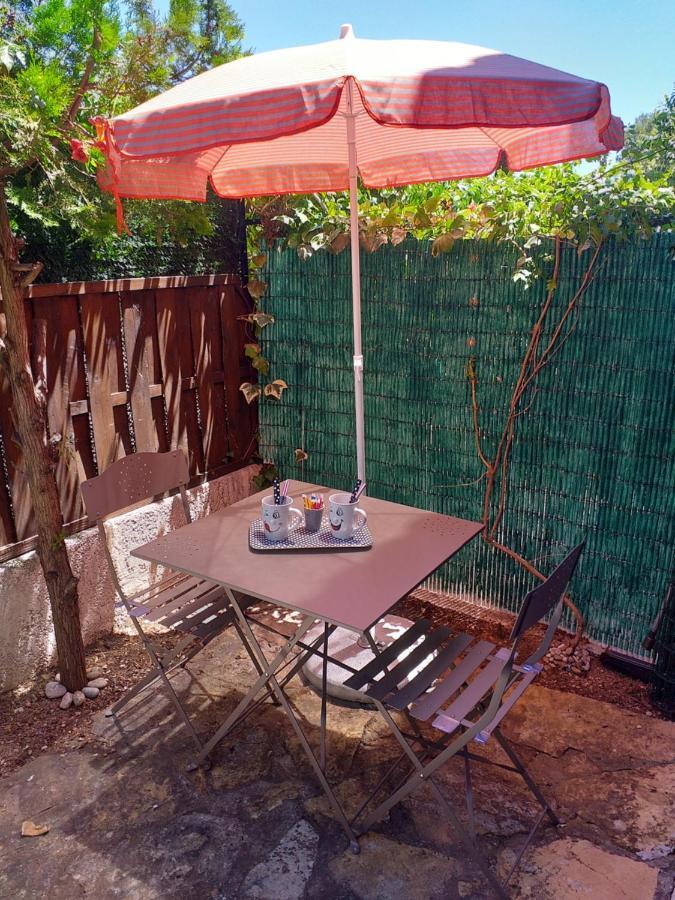 Joli studio res au calme en rez de jardin à Bandol. Exterior foto
